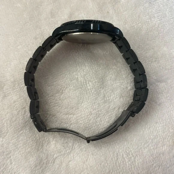 Timex Men’s Black on Black, Stainless Steel Bracelet. - Picture 3 of 6